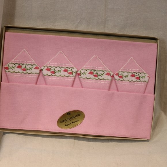 Vintage Majestic Creations Pink Tablecloth and Napkin Set NOS 45" x 45" - Picture 9 of 13